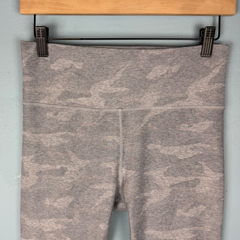 Vuori Womens Medium Gray Camo Clean Elevation Performance High Rise 25" Leggings - Picture 3 of 6